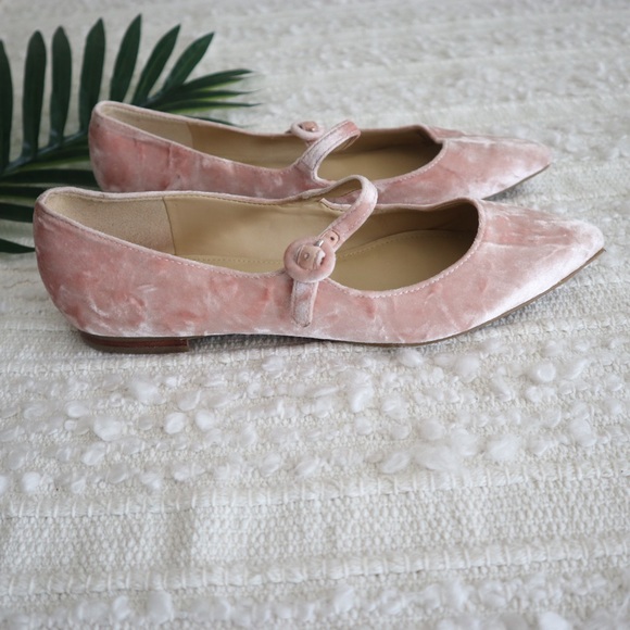 Marc Fisher crushed velvet pointy toe pink flats - Picture 2 of 5
